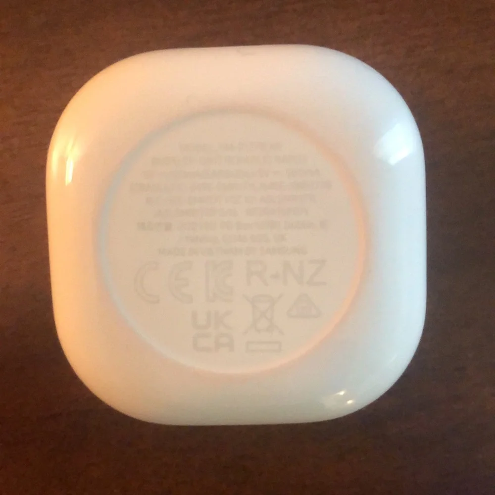 Samsung head phone charging case
